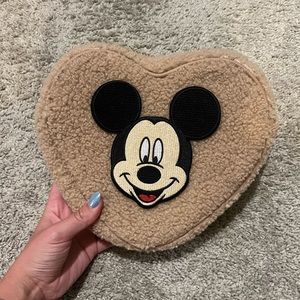 mickey disney sherpa stoney clover heart pouch